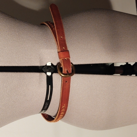 Brown Genuine Leather Thin Belt with Raised Design and Metal Rivets Sz S - Picture 1 of 7